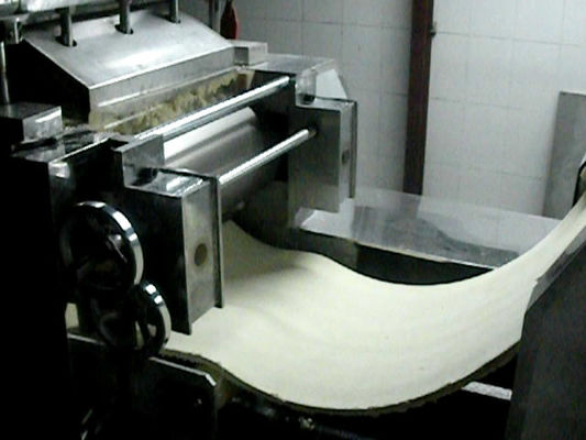 Porcellana Multi linea di produzione funzionale della tagliatella frequenza 3T - di 50HZ peso 5T fornitore