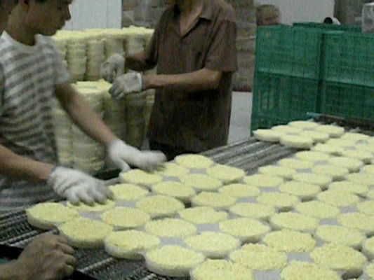 Macchina fritta automatica dell'acciaio inossidabile della tagliatella istantanea della farina di frumento fornitore