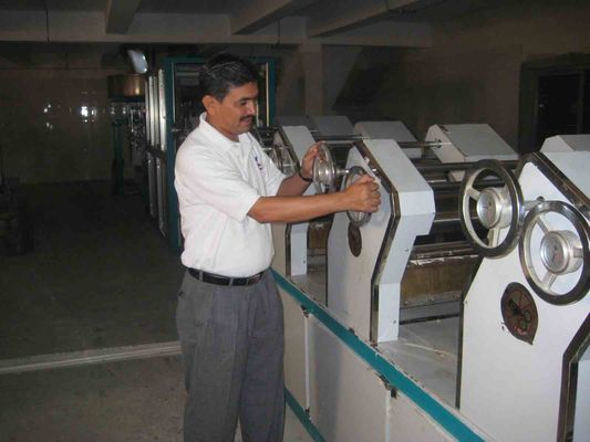 Linea di produzione completa della macchina utensile delle tagliatelle di tecnologia avanzata fornitore